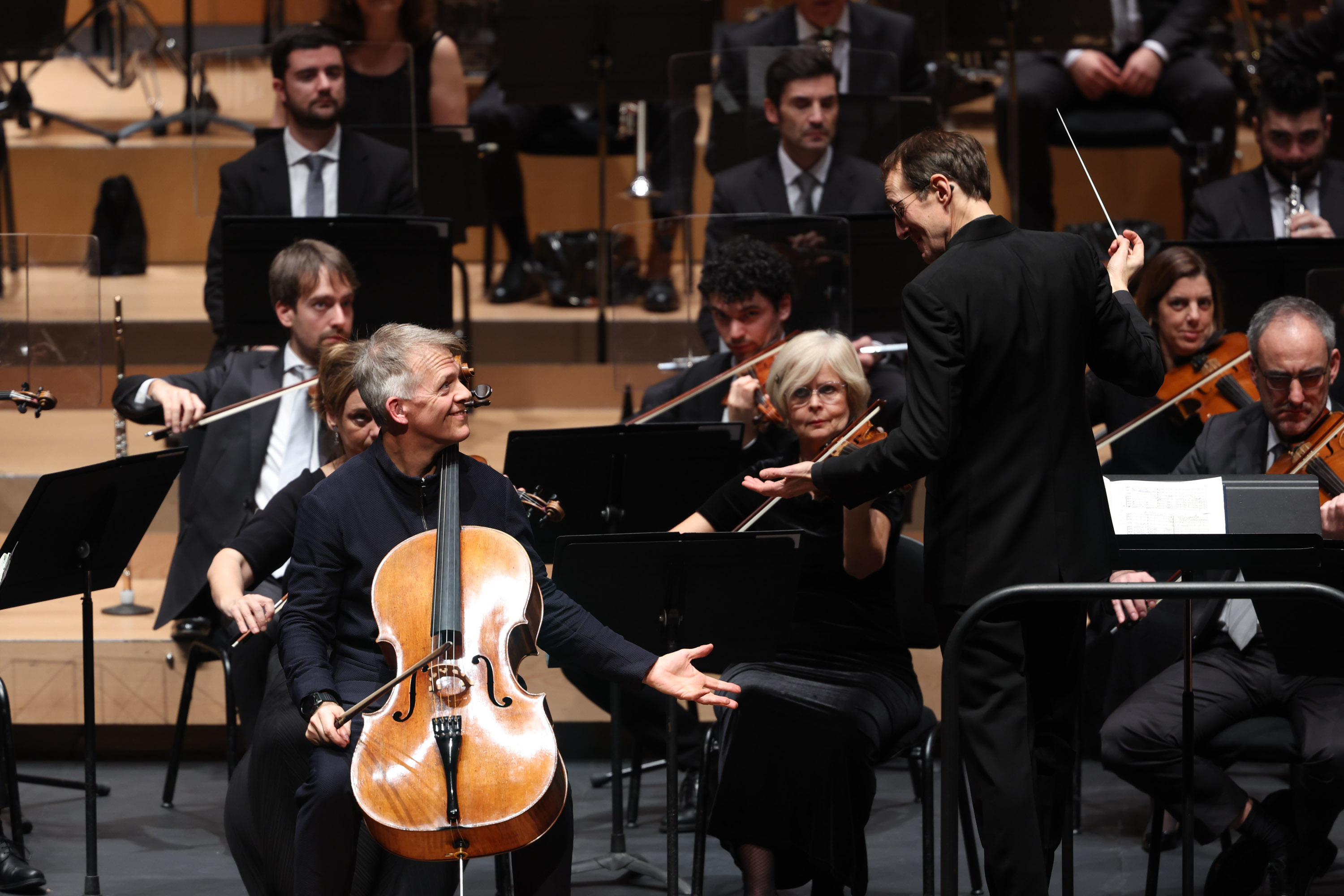 El director Pablo González y el violonchelista Alban Gerhardt, protagonistas del concierto 